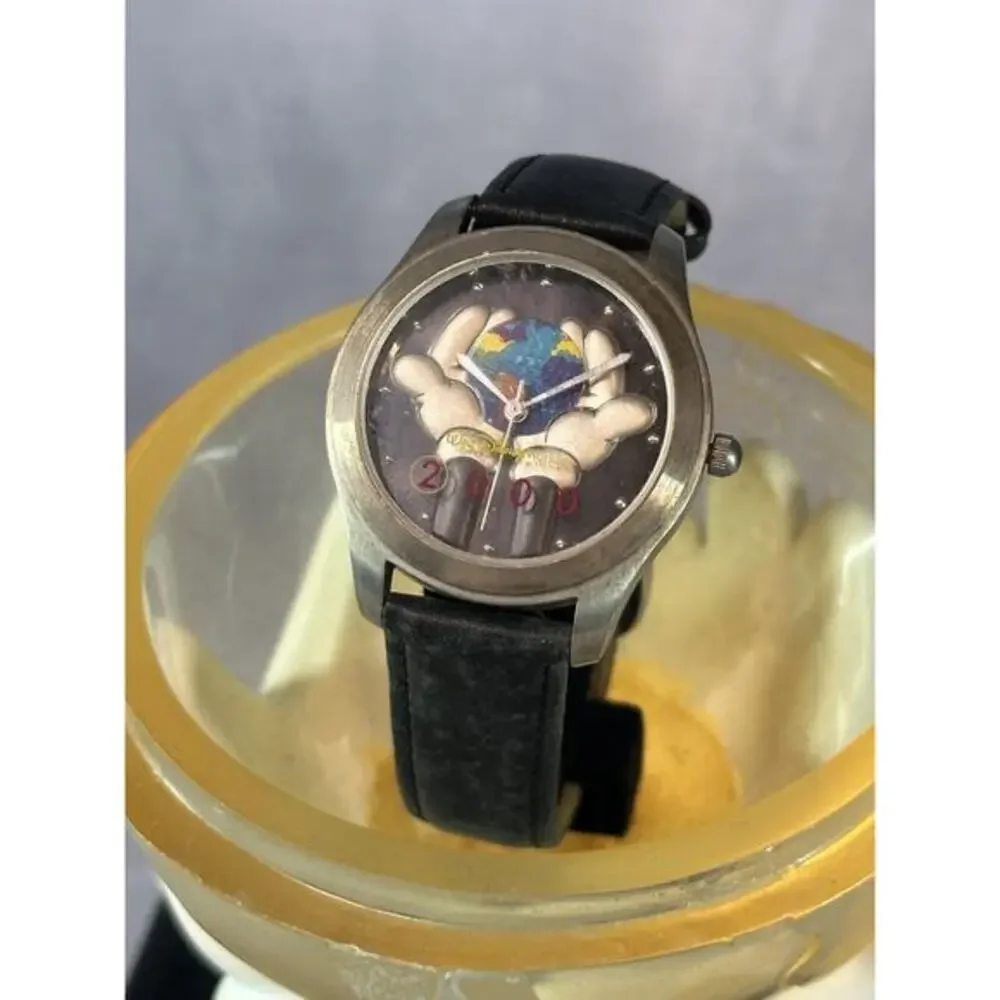 Vintage DISNEY EPCOT 2000 MILLENNIUM WATCH w/ Globe Hand in Hand 737/2000‎
